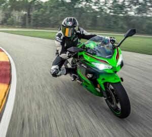 引用：https://www.kawasaki-motors.com/ja-jp/motorcycle/ninja/sport/ninja-400