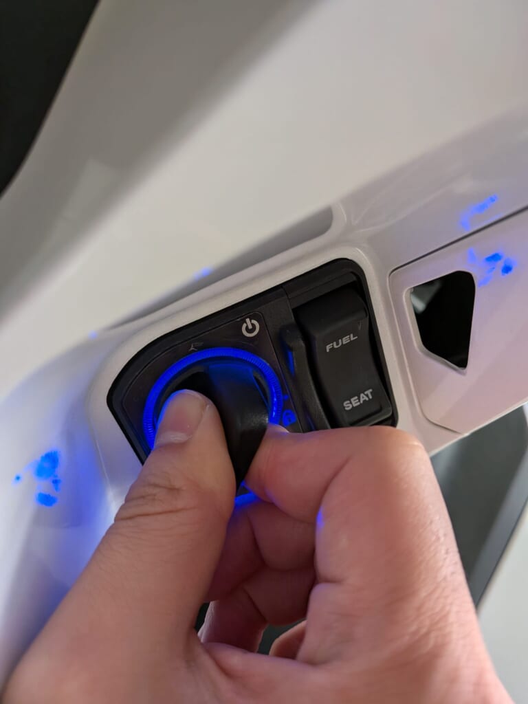 ダイヤルを一つ分右に回して