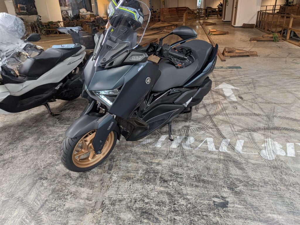 XMAX250