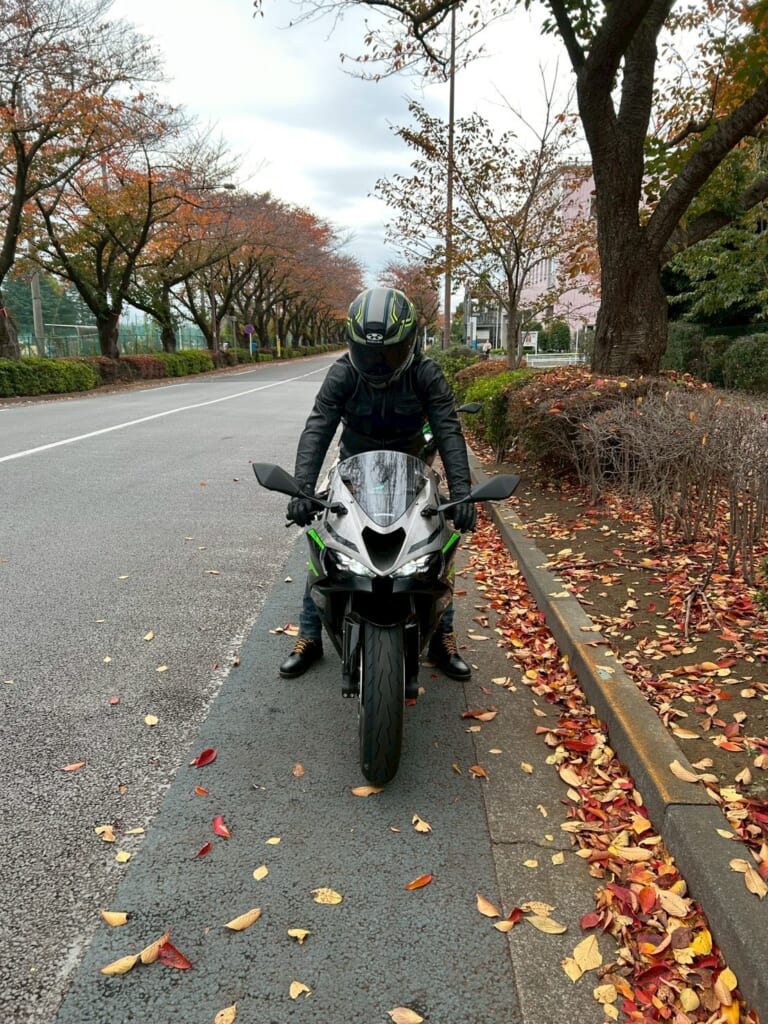 足つき:フロント。かかとまでしっかりつく