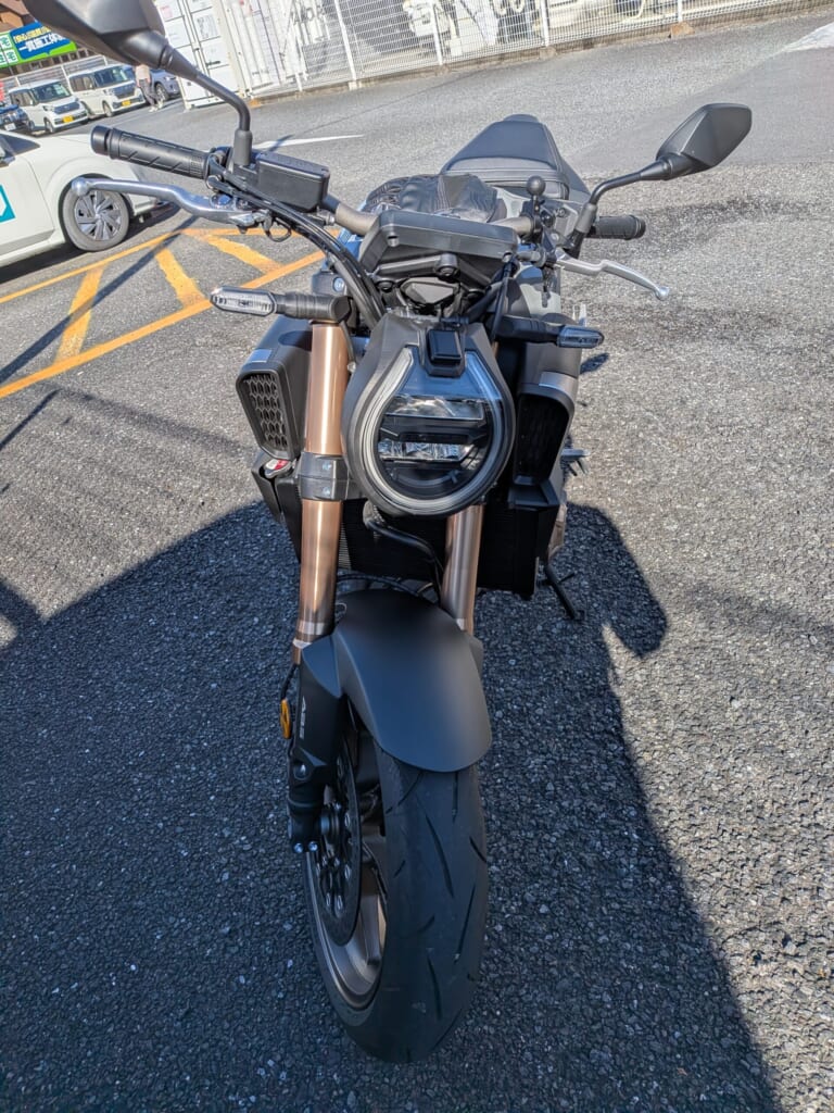 ヘッドライト 現行MonsterのようなLEDに。