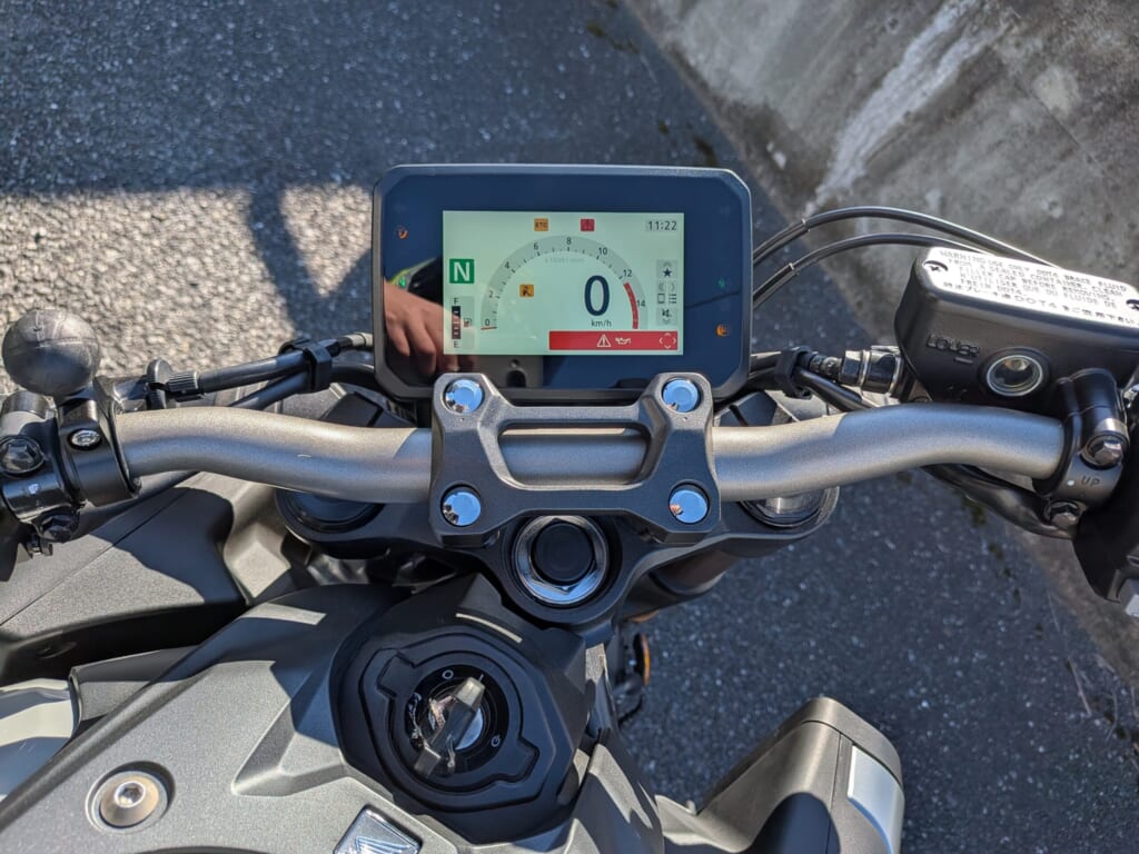 視認性の高いフルカラーデジタルメーター